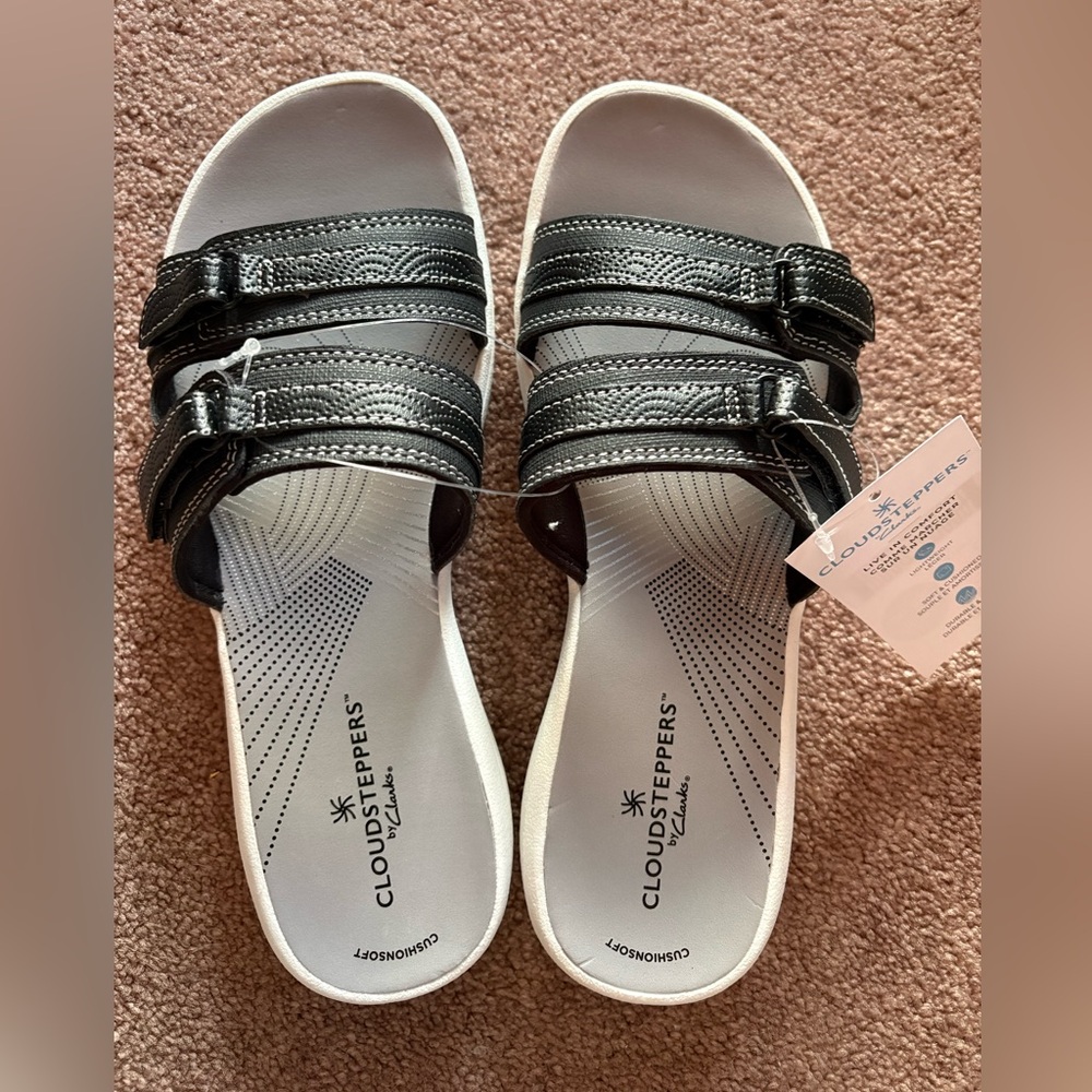 Clark’s Cloudsteppers sandals size 7 NWT